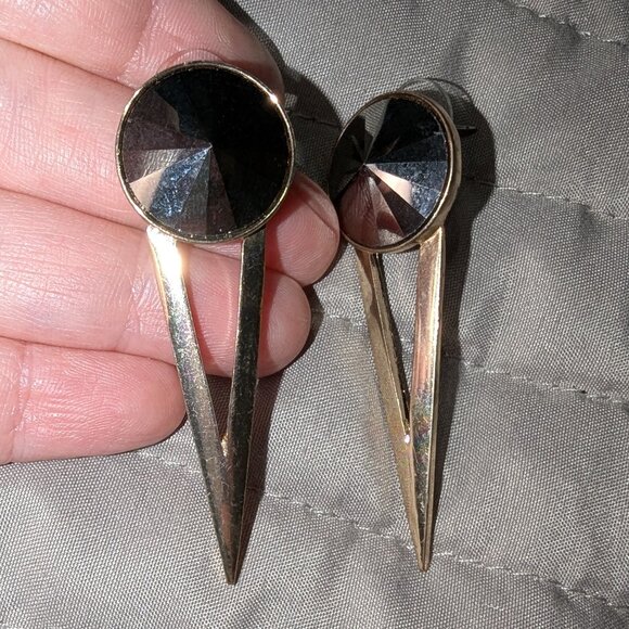 $1 with Bundle ~ Geometric Black Stone V Shaped Drop Earrings 4763 - Picture 1 of 2
